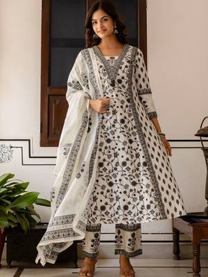Women Floral Printed Sequinned Pure Cotton Kurta with Palazzos & Dupatta Kurta Sets 6
