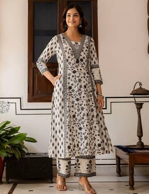 Women Floral Printed Sequinned Pure Cotton Kurta with Palazzos & Dupatta Kurta Sets 7