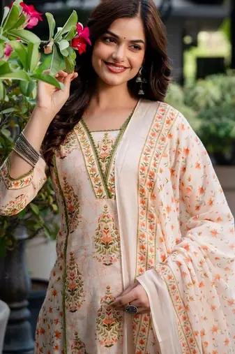 Women Floral Printed Regular Pure Cotton Kurta with Trousers & With Dupatta