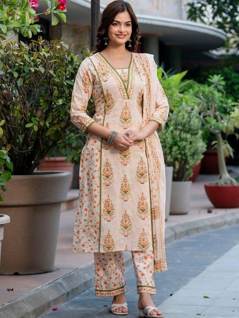 Women Floral Printed Regular Pure Cotton Kurta with Trousers & With Dupatta