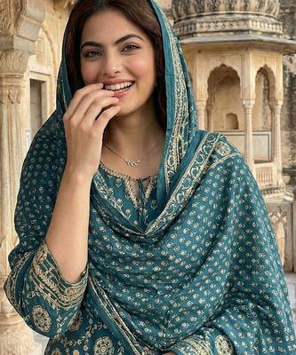 Floral Printed Regular Gotta Patti Pure Cotton Kurta with Trousers & With Dupatta 2