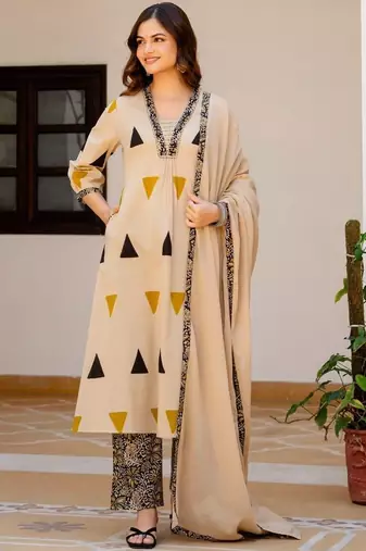 Women Printed Regular Thread Work Pure Cotton Kurta with Trousers & With Dupatta