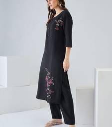 Women Floral Embroidered Regular Thread Work Kurta with Trousers