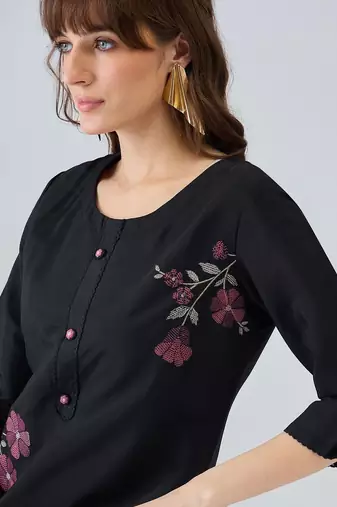 Women Floral Embroidered Regular Thread Work Kurta with Trousers