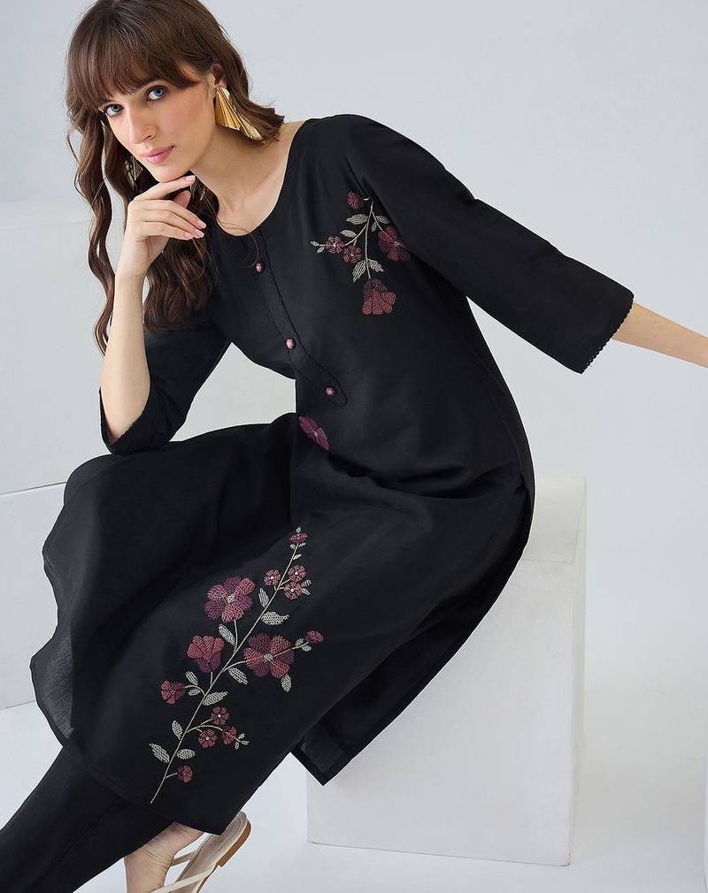 Women Floral Embroidered Regular Thread Work Kurta with Trousers