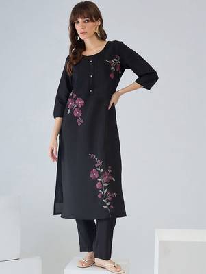 Women Floral Embroidered Regular Thread Work Kurta with Trousers 1