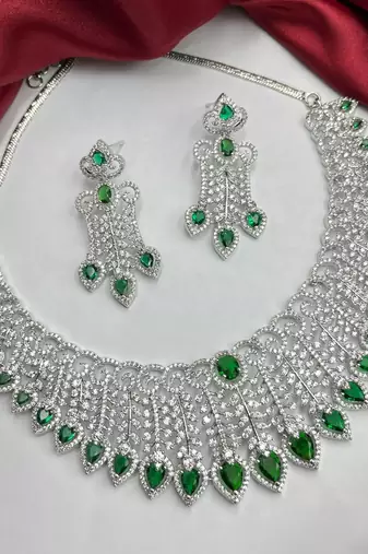 Emerald Green Teardrop Bridal Jewelry Set: Victorian Choker Necklace, Dangle Earrings