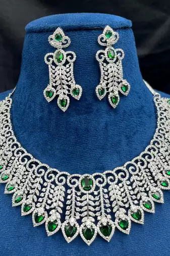 Emerald Green Teardrop Bridal Jewelry Set: Victorian Choker Necklace, Dangle Earrings