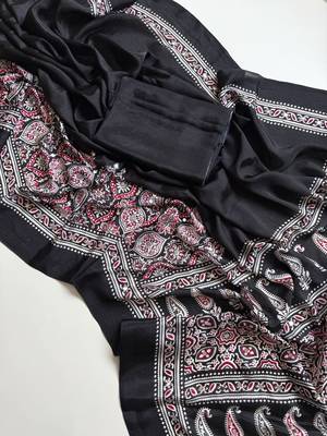 Black Color Printed And Mirror Work Silkm Blend Saree 3