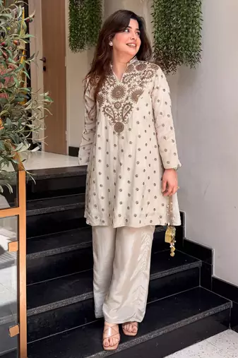 Women's cream crepe straight kurta set with palazzo