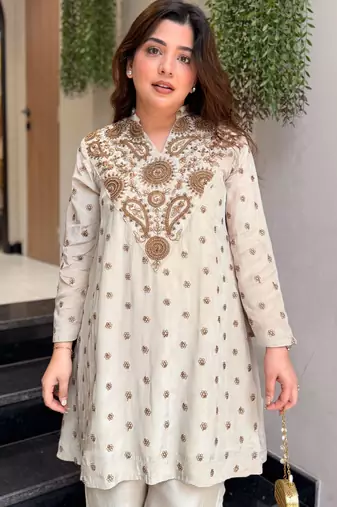 Women's cream crepe straight kurta set with palazzo