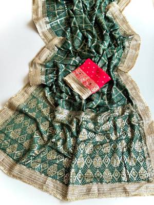 Green Color Zari Weaving Work Silk Blend Saree 3
