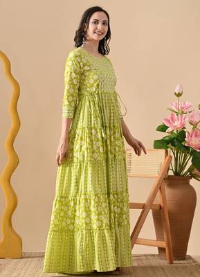 Ftdiva women's  embroidered anarkali green printed kurti in rayon 1