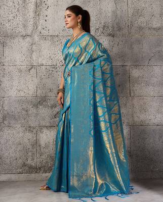 blue kanchipuram silk blend saree with blouse 3