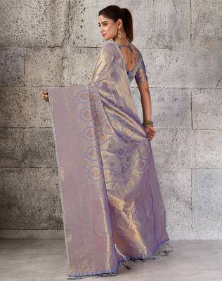 magenta kanchipuram silk blend saree with blouse 4