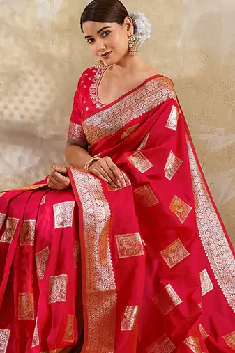 Red silk blend saree with blouse