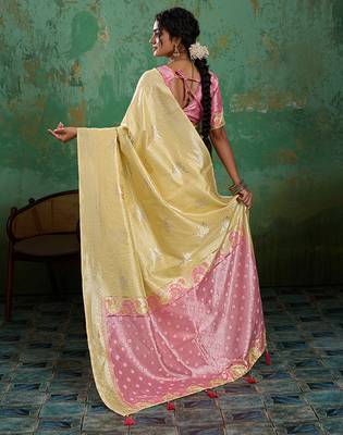 Yellow linen saree with blouse 4