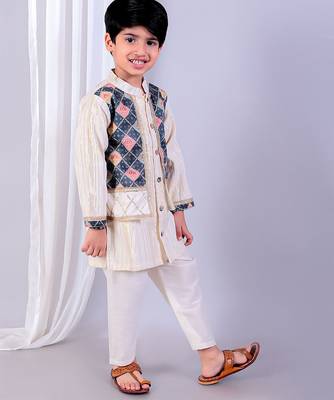 Off white printed cotton silk kurta set 3