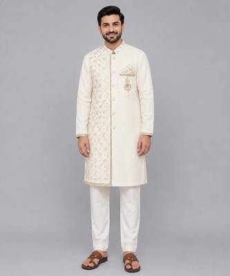 Off white embroidered velvet kurta set 1