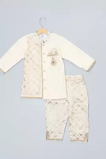 Off white embroidered velvet kurta set