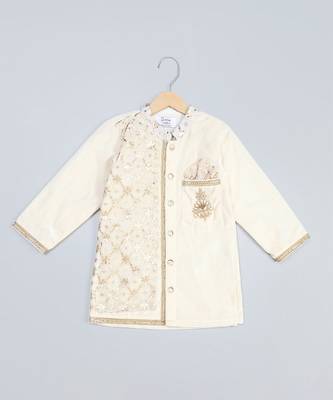 Off white embroidered velvet kurta set 4