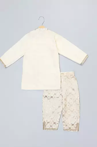 Off white embroidered velvet kurta set