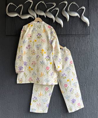 Off white printed cotton silk kurta set 5