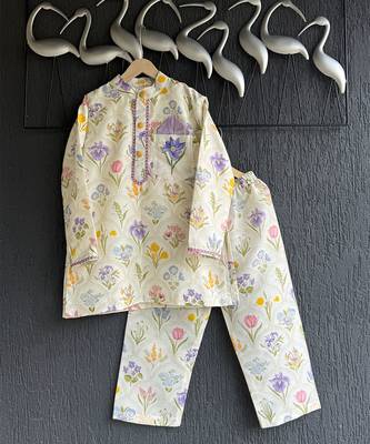 Off white printed cotton silk kurta set 2