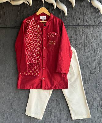 Maroon embroidered cotton silk kurta set 4