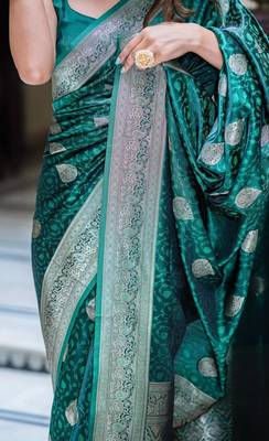 Dark green silk blend zari woven woven saree 2