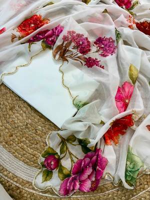 Cream silk blend floral print printed saree 4