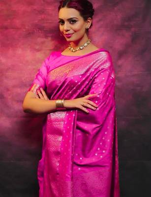 Rani pink silk blend zari woven woven saree 4
