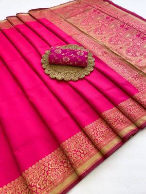 Rani pink silk blend zari woven woven saree 3