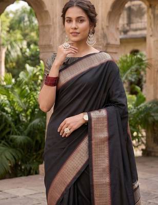 Kavindi women's cotton silk solid print with golden woven border saree with blouse 5