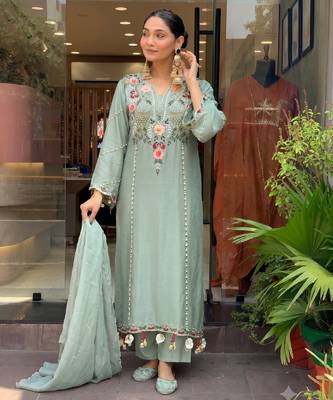 Women's light green chanderi straight kurta set with dupatta and pant 3