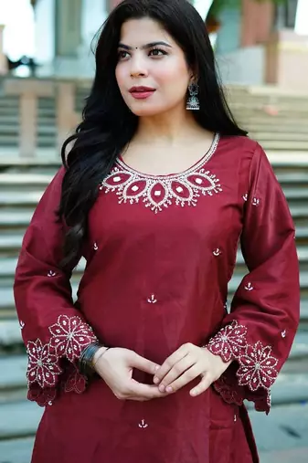 Women   s maroon embroidered kurta pant set with striped dupatta