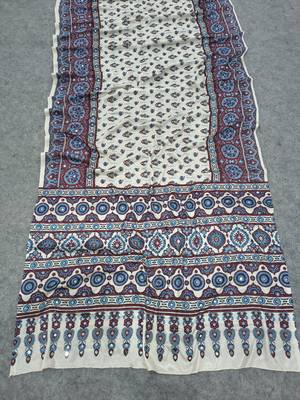 Women   s white printed saree with traditional beautiful print and with real mirror work 3
