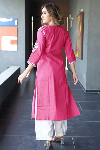 Mirchi Fashion Women's Pink Thread Embroidery Work Pure Cotton Kurti With Bottom Set