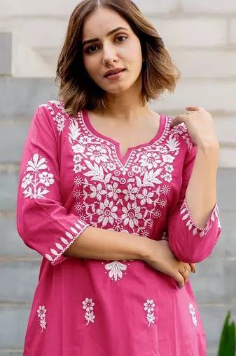 Mirchi Fashion Women's Pink Thread Embroidery Work Pure Cotton Kurti With Bottom Set