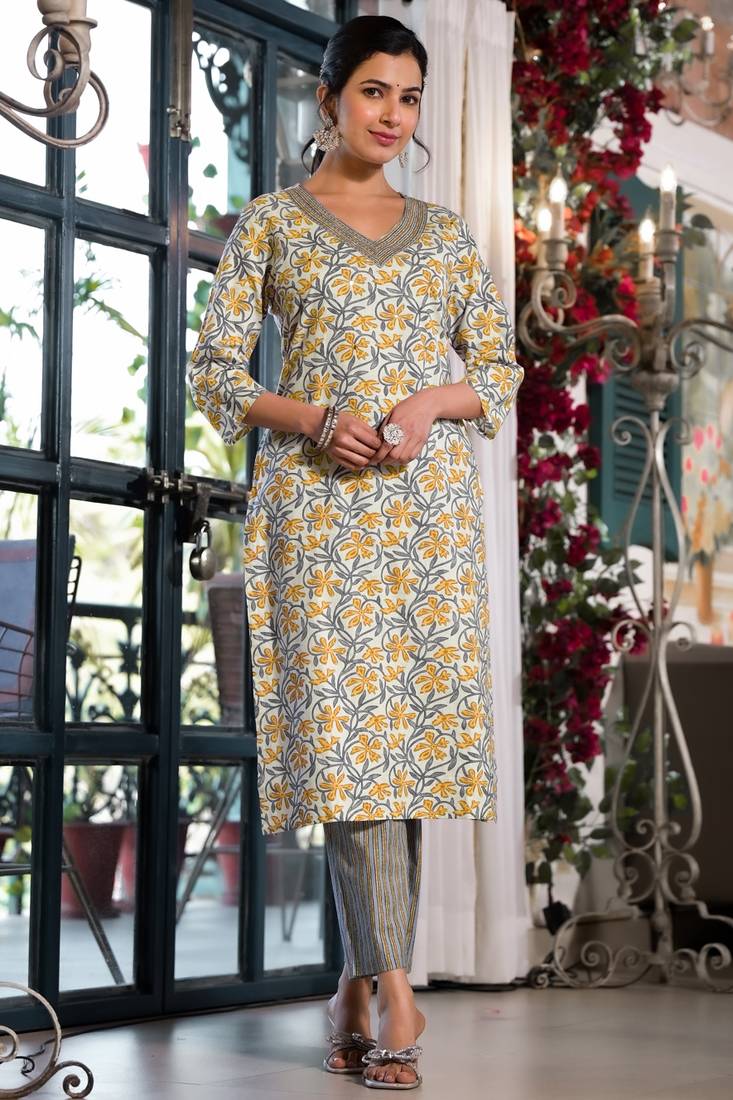 Mirchi Fashion Women's White Floral Print Pure Cotton Kurti With Bottom & Dupatta set