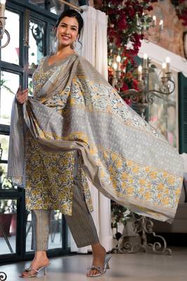 Mirchi Fashion Women's White Floral Print Pure Cotton Kurti With Bottom & Dupatta set 3