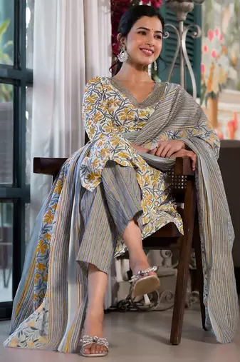 Mirchi Fashion Women's White Floral Print Pure Cotton Kurti With Bottom & Dupatta set