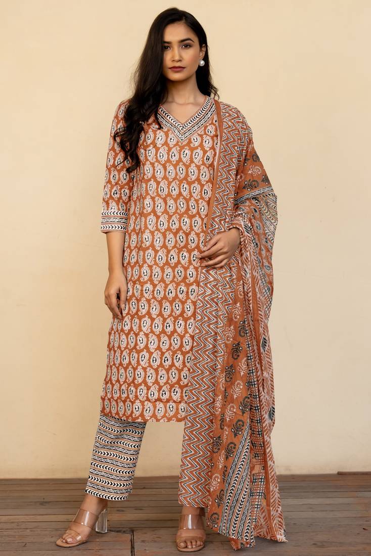 Mirchi Fashion Women's Rust Paisley Batik Print Pure Cotton Kurti With Bottom & Dupatta set