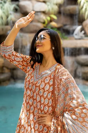 Mirchi Fashion Women's Rust Paisley Batik Print Pure Cotton Kurti With Bottom & Dupatta set