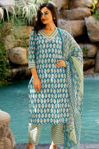 Mirchi Fashion Women's Teal Paisley Batik Print Pure Cotton Kurti With Bottom & Dupatta set