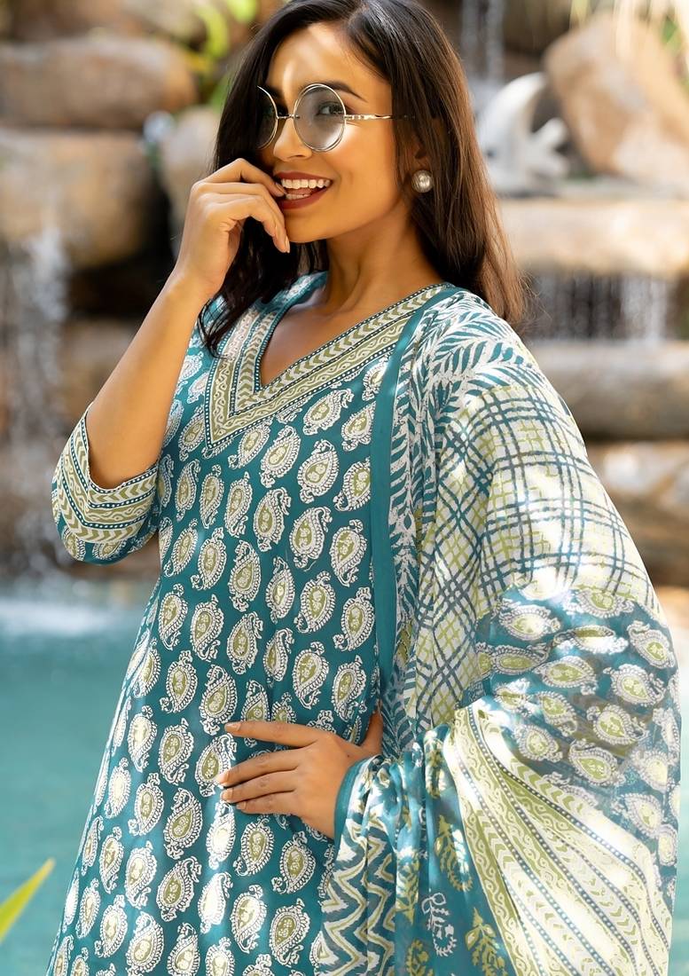 Mirchi Fashion Women's Teal Paisley Batik Print Pure Cotton Kurti With Bottom & Dupatta set
