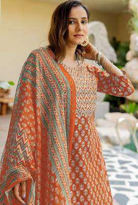 Mirchi Fashion Women's Orange Floral Print Pure Cotton Kurti With Bottom & Dupatta set 3