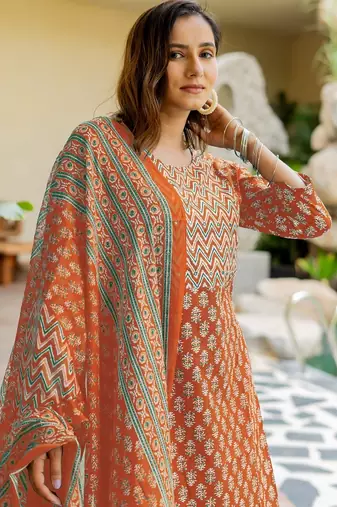 Mirchi Fashion Women's Orange Floral Print Pure Cotton Kurti With Bottom & Dupatta set