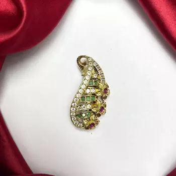 Traditional Indian Saree Brooch, Kundan Style, Green Ruby Accents 2
