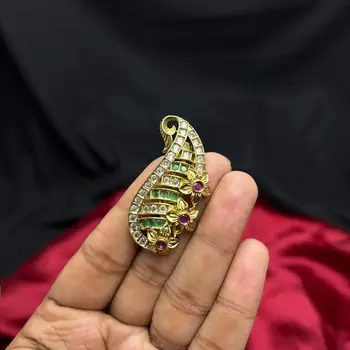 Traditional Indian Saree Brooch, Kundan Style, Green Ruby Accents 4